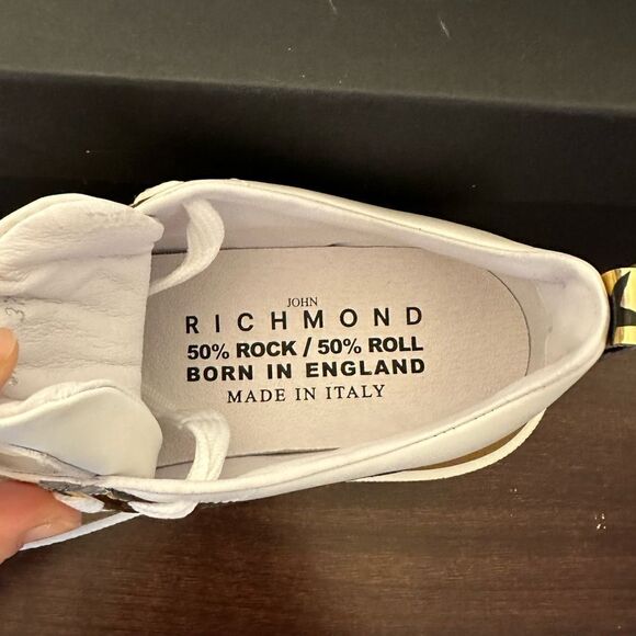 John Richmond  Metallic star leather fashion sneaker in white size EU37; US6,5-7 - Picture 8 of 13